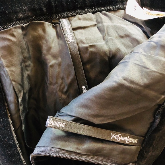 Yves Saint Laurent • Black Velvet Midi Skirt - Picture 6 of 7